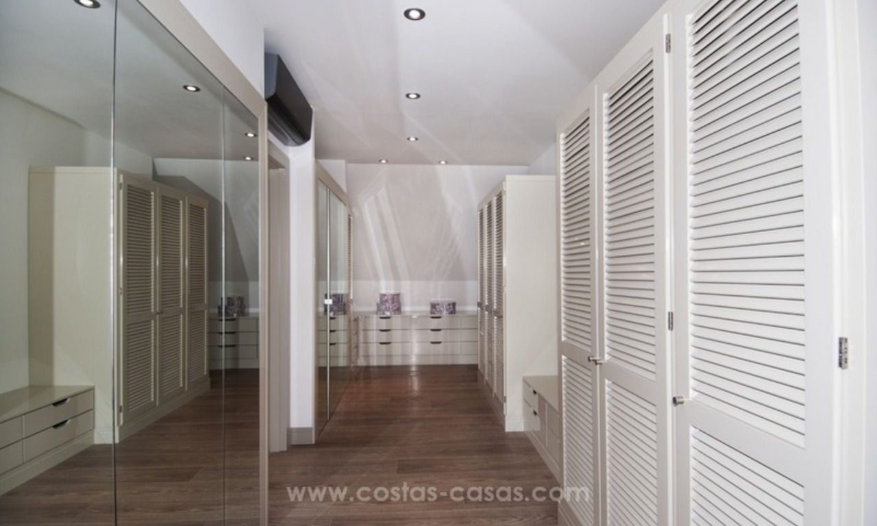 Nieuwe luxe contemporaine eerstelijne golf villa te koop in oost Marbella 28