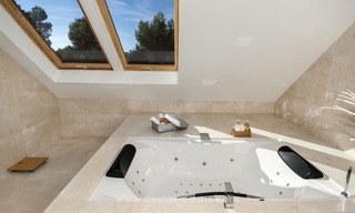 Nieuwe luxe contemporaine eerstelijne golf villa te koop in oost Marbella 33