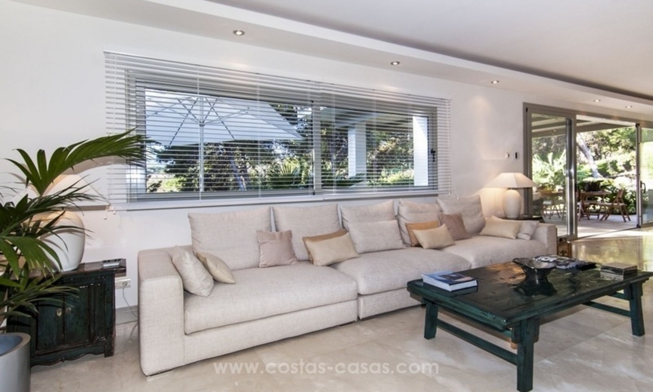 Nieuwe luxe contemporaine eerstelijne golf villa te koop in oost Marbella 18