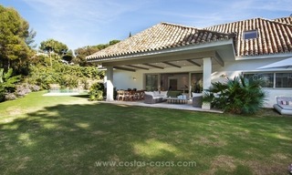 Nieuwe luxe contemporaine eerstelijne golf villa te koop in oost Marbella 8