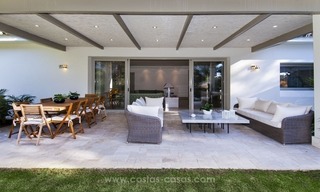 Nieuwe luxe contemporaine eerstelijne golf villa te koop in oost Marbella 11