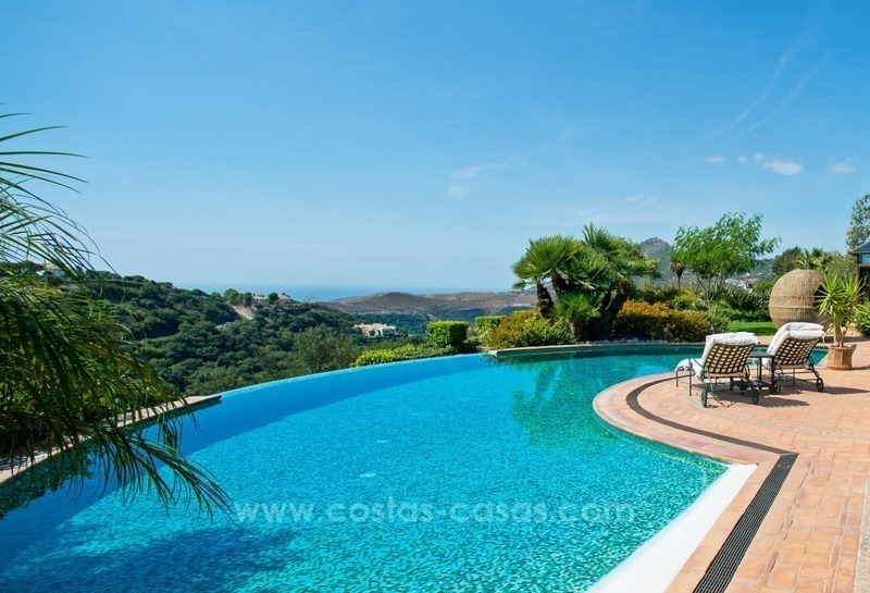 Prachtige villa te koop met zeezicht in La Zagaleta in Benahavis - Marbella