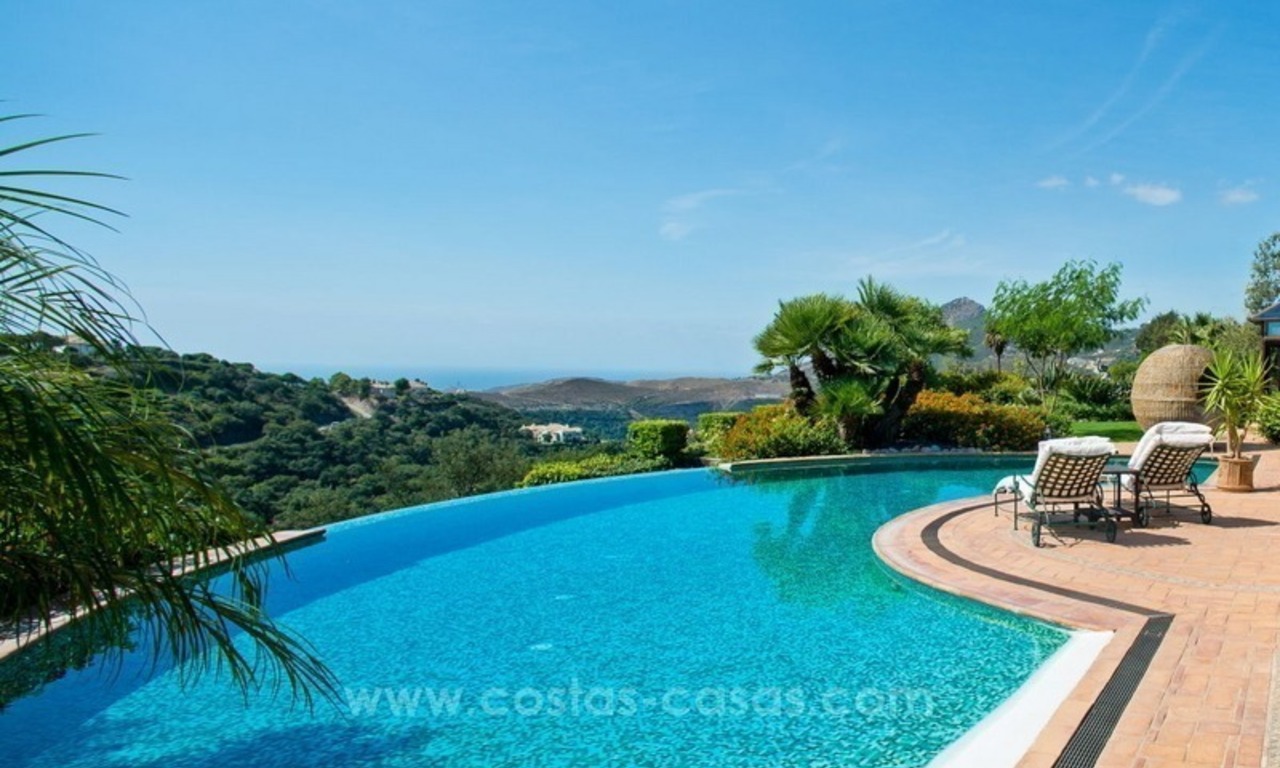 Prachtige villa te koop met zeezicht in La Zagaleta in Benahavis - Marbella 0