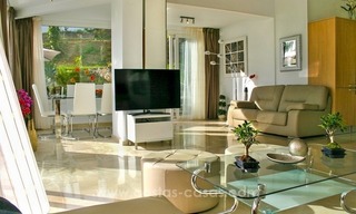 Moderne scherpgeprijsde villa te koop met zeezicht in oost Marbella 4