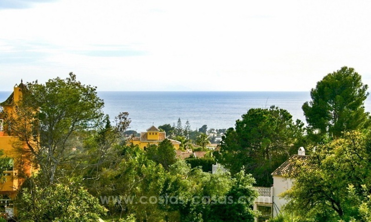 Moderne scherpgeprijsde villa te koop met zeezicht in oost Marbella 20