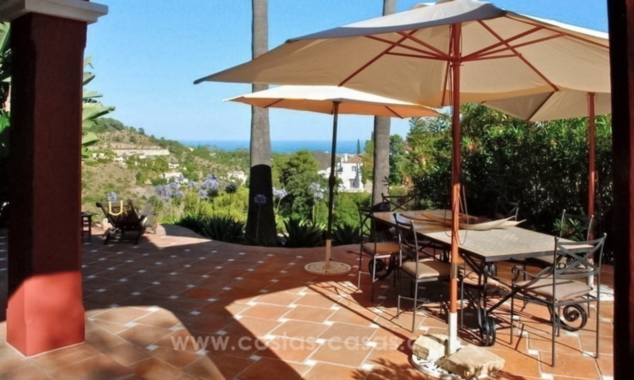Charmante Andalusische Villa te koop met uitstekend zee- en bergzicht in El Madroñal in Benahavis – Marbella 6