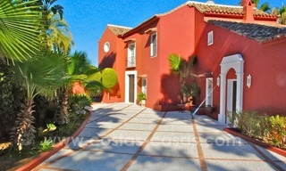 Charmante Andalusische Villa te koop met uitstekend zee- en bergzicht in El Madroñal in Benahavis – Marbella 1