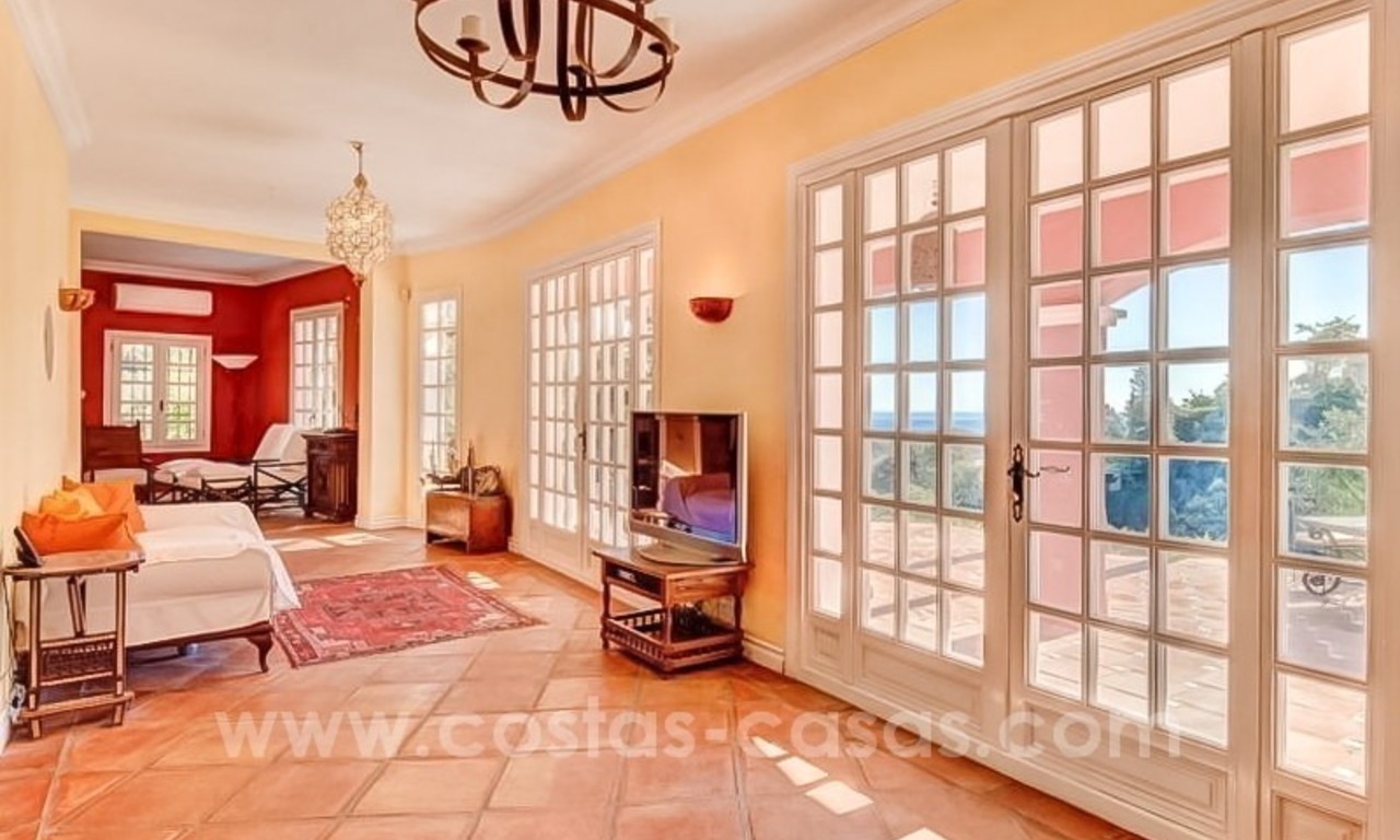 Charmante Andalusische Villa te koop met uitstekend zee- en bergzicht in El Madroñal in Benahavis – Marbella 15