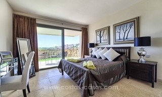 Modern luxe eerstelijn golf appartement te koop in een 5-sterren golf resort in Benahavis – Marbella 8