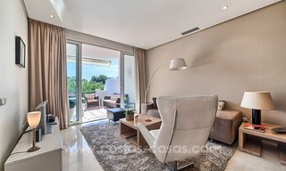 Luxe eerstelijn strand appartement te koop op de New Golden Mijl te Estepona 9