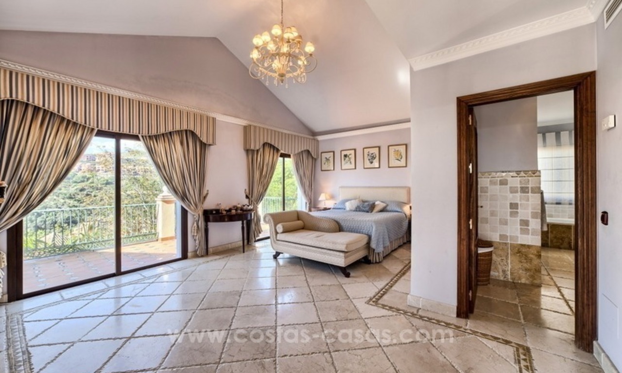 Ruime kwaliteits villa te koop met zeezicht in Marbella – Benahavis 21