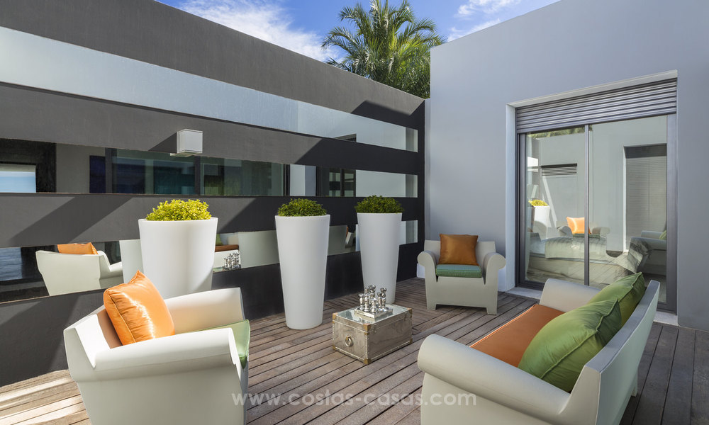 Moderne Eerstelijns strand villa te koop in oost Marbella 14982
