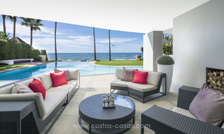 Moderne Eerstelijns strand villa te koop in oost Marbella 14987 