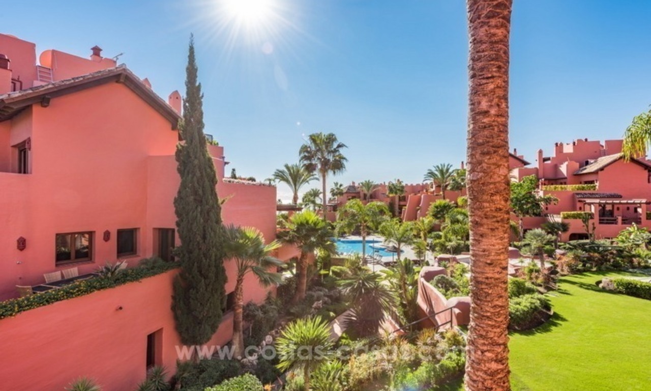 Exclusief eerstelijn strand penthouse te koop op de New Golden Mile tussen Estepona en Marbella 1