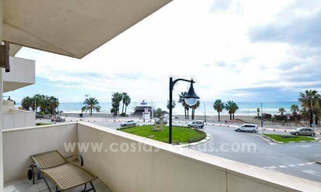 Modern eerstelijn strand appartement te koop, aan de strandboulevard in het centrum van Estepona 17