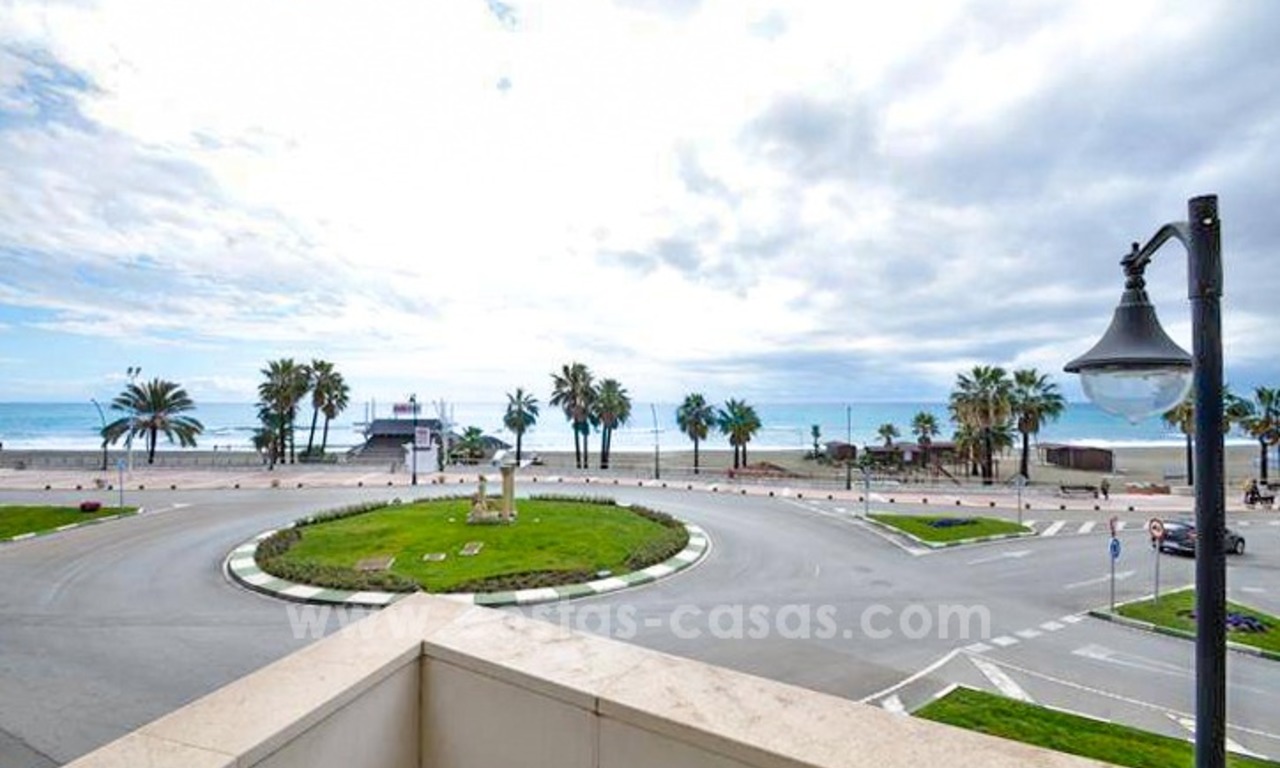 Modern eerstelijn strand appartement te koop, aan de strandboulevard in het centrum van Estepona 16