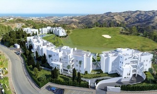 Moderne nieuwe luxe appartementen te koop in een golf resort in Mijas aan de Costa del Sol 0