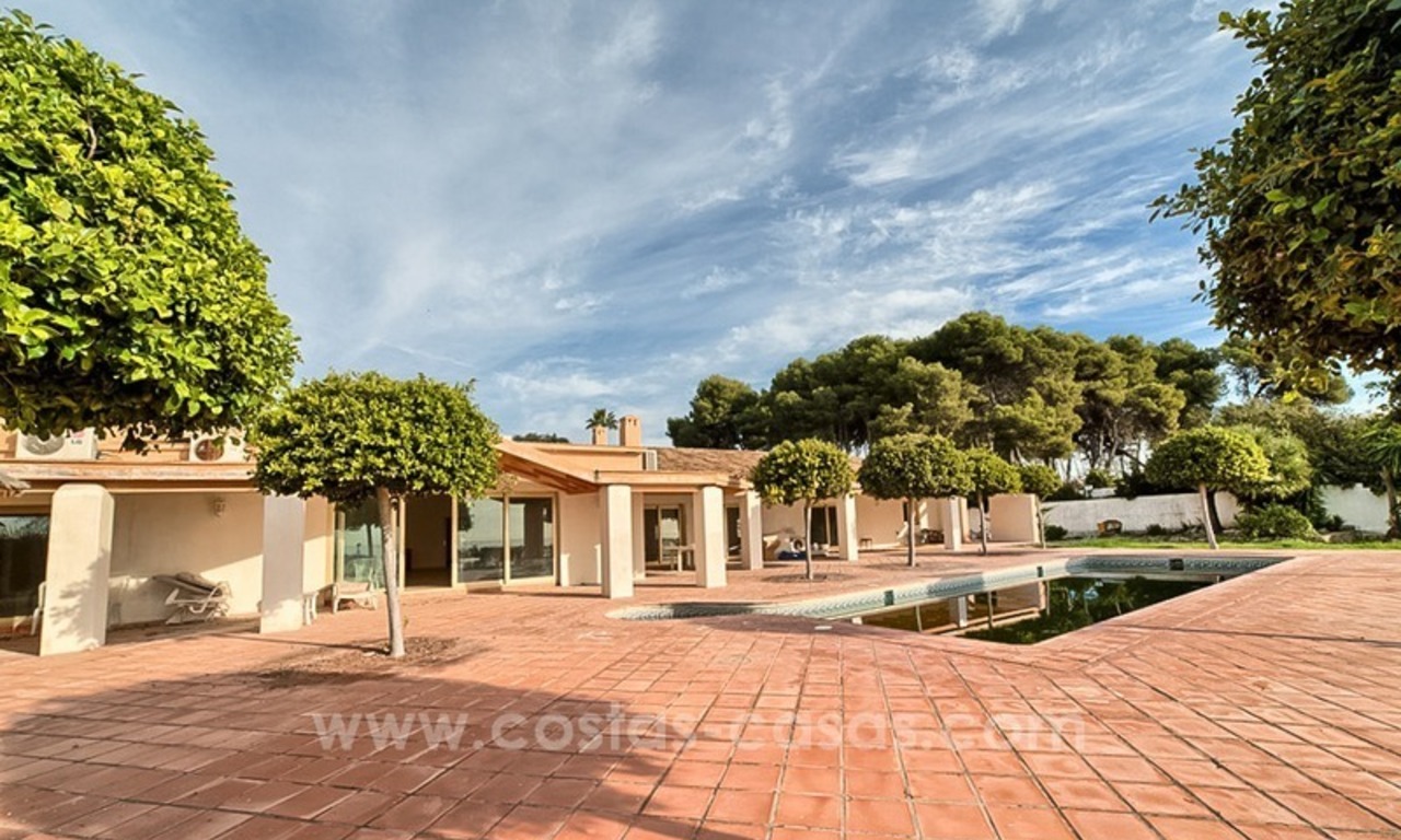 Grond met villa project te koop, eerstelijn strand, New Golden Mile, Marbella – Estepona 9