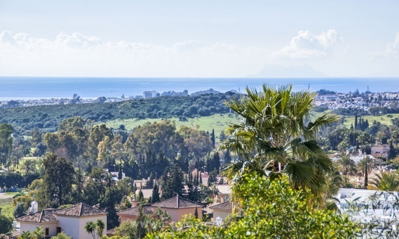 Moderne frontline golf villa te koop in Marbella – Benahavis met spectaculair panoramisch golf-, zee- en bergzicht 42