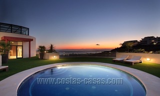 Een modern penthouse te koop in een luxe resort in Marbella 24