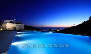 Een modern penthouse te koop in een luxe resort in Marbella 25