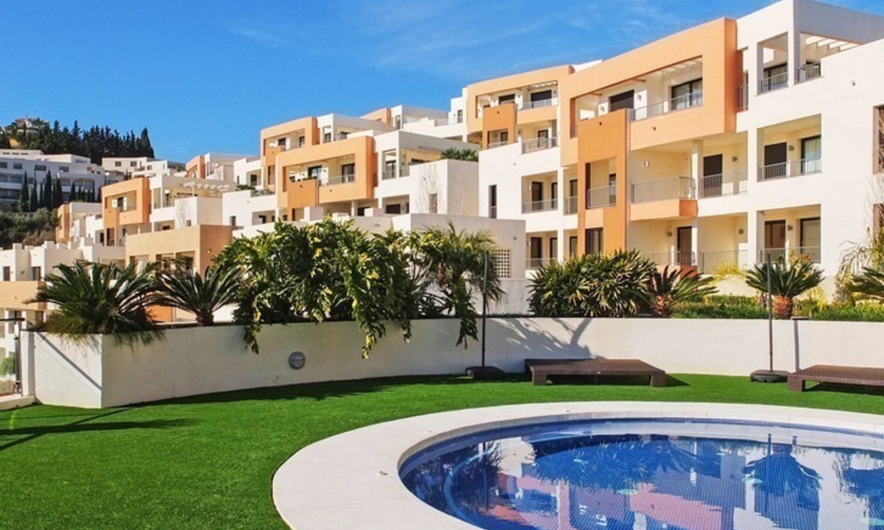 Een modern penthouse te koop in een luxe resort in Marbella 16