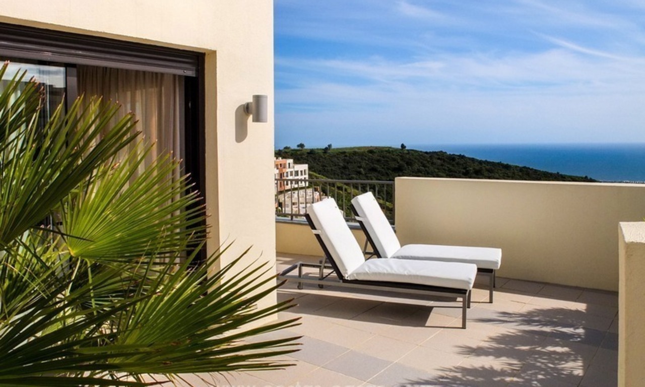 Een modern penthouse te koop in een luxe resort in Marbella 4