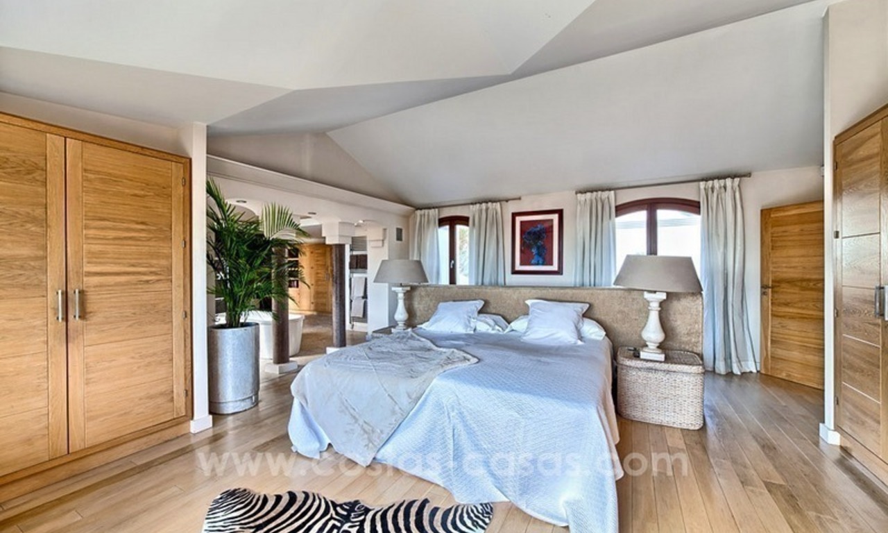 Modern gerenoveerde villa te koop, eerstelijn golf in Benahavis – Marbella 26