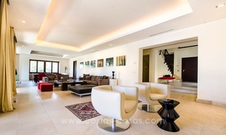 Luxe villa te koop in een moderne Andalusische stijl, op de Golden Mile te Marbella 6