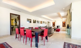 Luxe villa te koop in een moderne Andalusische stijl, op de Golden Mile te Marbella 8