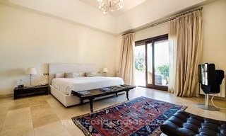 Luxe villa te koop in een moderne Andalusische stijl, op de Golden Mile te Marbella 27