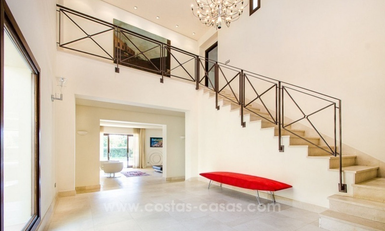 Luxe villa te koop in een moderne Andalusische stijl, op de Golden Mile te Marbella 5