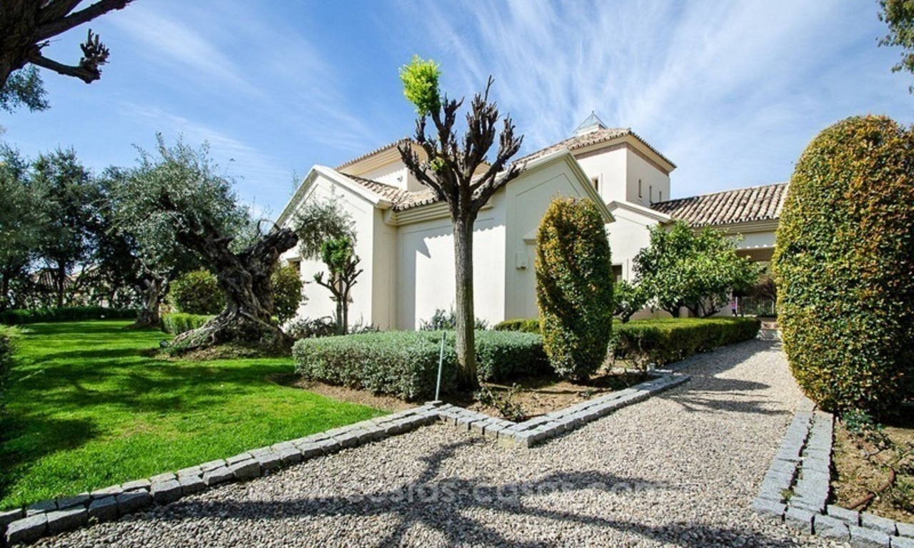 Luxe villa te koop in een moderne Andalusische stijl, op de Golden Mile te Marbella 2