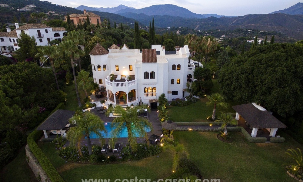 Marbella - Benahavis te koop: Volledig gerenoveerde Villa met panoramisch zeezicht 429