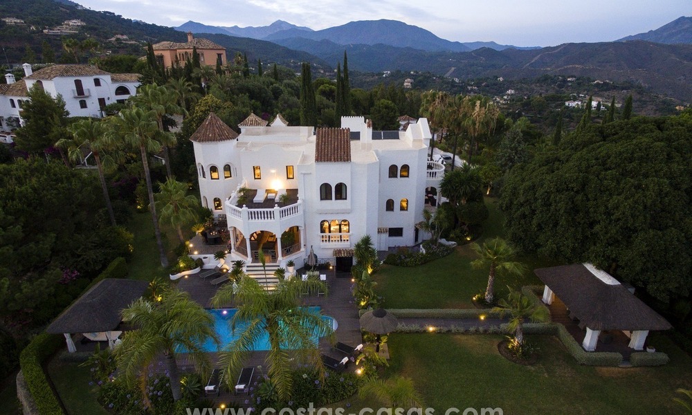 Marbella - Benahavis te koop: Volledig gerenoveerde Villa met panoramisch zeezicht 430