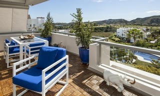 Te koop in Marbella - Benahavís: Ruim modern, luxe golf appartement 10