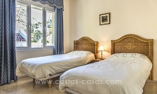 Ruime luxe eerstelijn golf villa te koop in Nueva Andalucia, Marbella 26