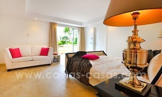 Nieuwe hedendaagse luxe eerstelijn golf villa te koop in Nueva Andalucia, Marbella 16