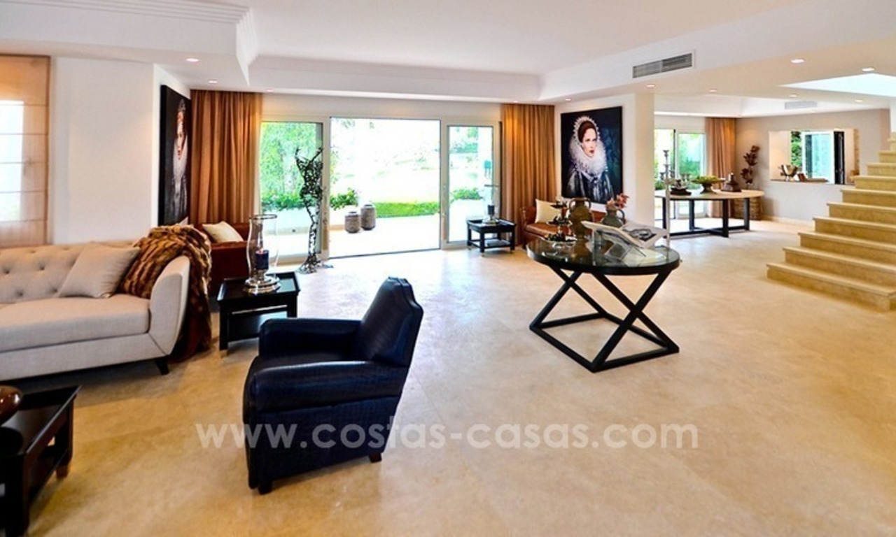 Nieuwe hedendaagse luxe eerstelijn golf villa te koop in Nueva Andalucia, Marbella 26