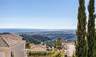 Luxe villa te koop met adembenemend zeezicht, boven de Golden Mile te Marbella 13