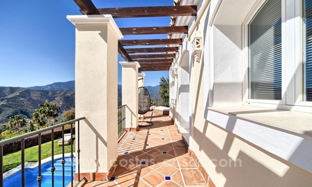 Luxe villa te koop met adembenemend zeezicht, boven de Golden Mile te Marbella 7