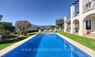 Luxe villa te koop met adembenemend zeezicht, boven de Golden Mile te Marbella 8