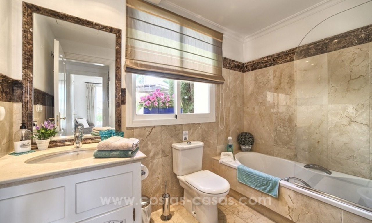 Luxe villa te koop met adembenemend zeezicht, boven de Golden Mile te Marbella 31