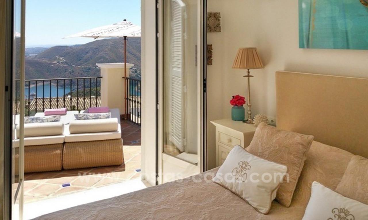 Luxe villa te koop met adembenemend zeezicht, boven de Golden Mile te Marbella 34