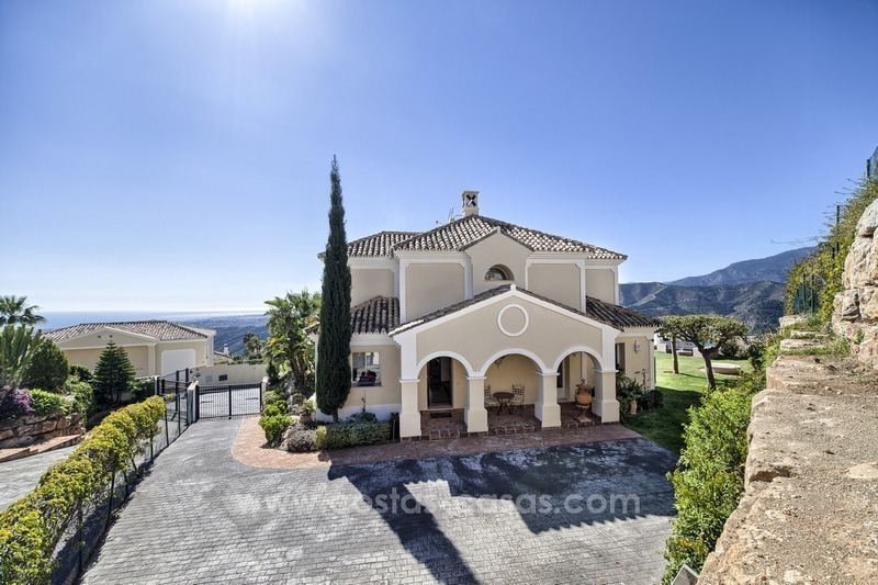 Luxe villa te koop met adembenemend zeezicht, boven de Golden Mile te Marbella