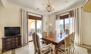 Luxe villa te koop met zeezicht in Benahavis - Marbella 10