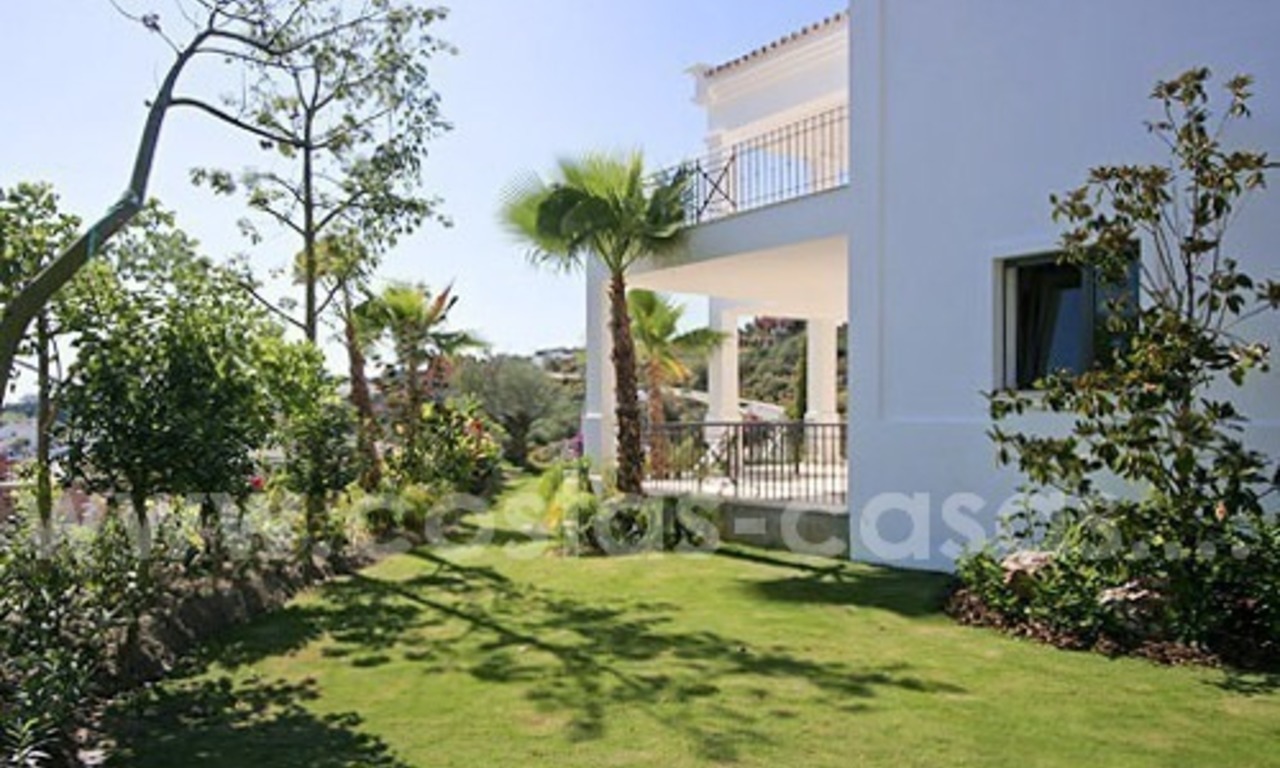Luxe villa te koop met golf- en zeezicht in Benahavis - Marbella 3