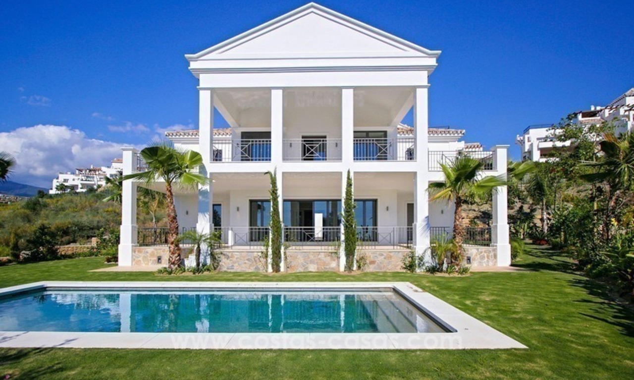Luxe villa te koop met golf- en zeezicht in Benahavis - Marbella 1
