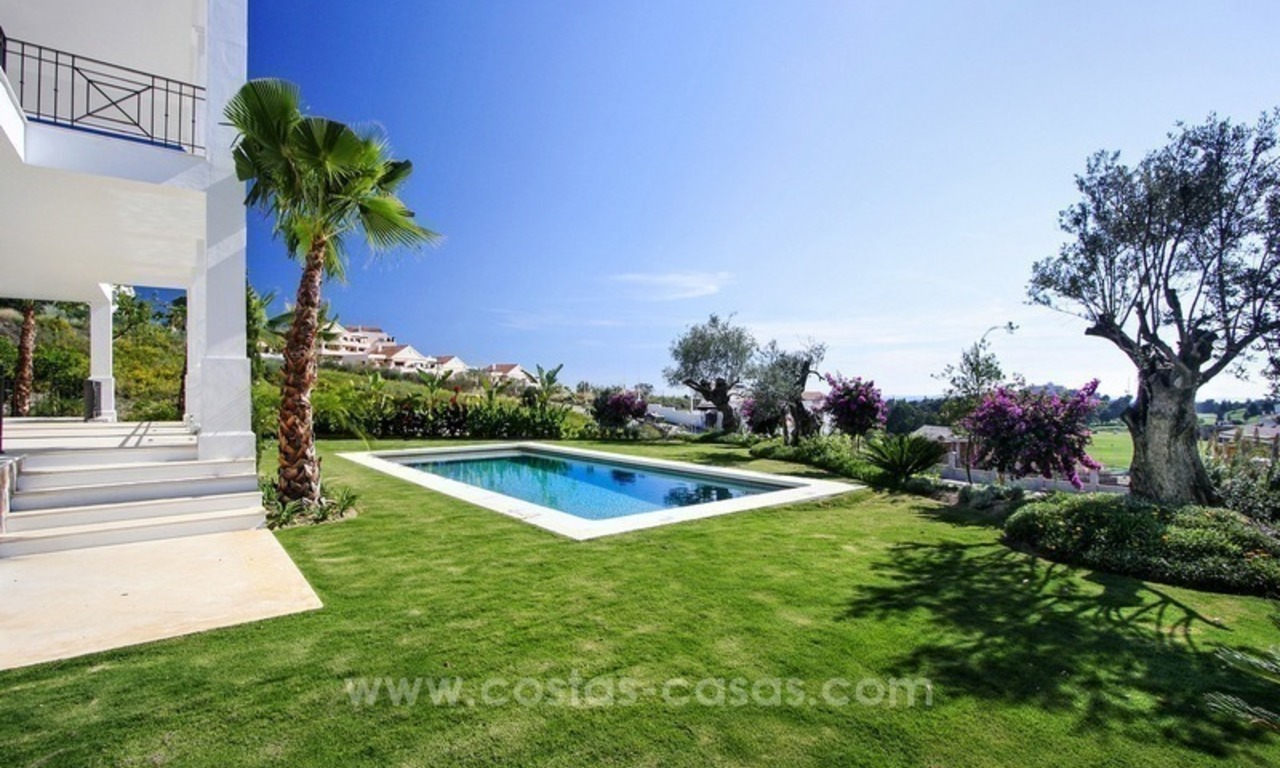 Luxe villa te koop met golf- en zeezicht in Benahavis - Marbella 2