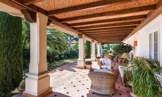 Te koop in Sierra Blanca, Golden Mile, Marbella: Elegante luxe villa in traditionele stijl 5